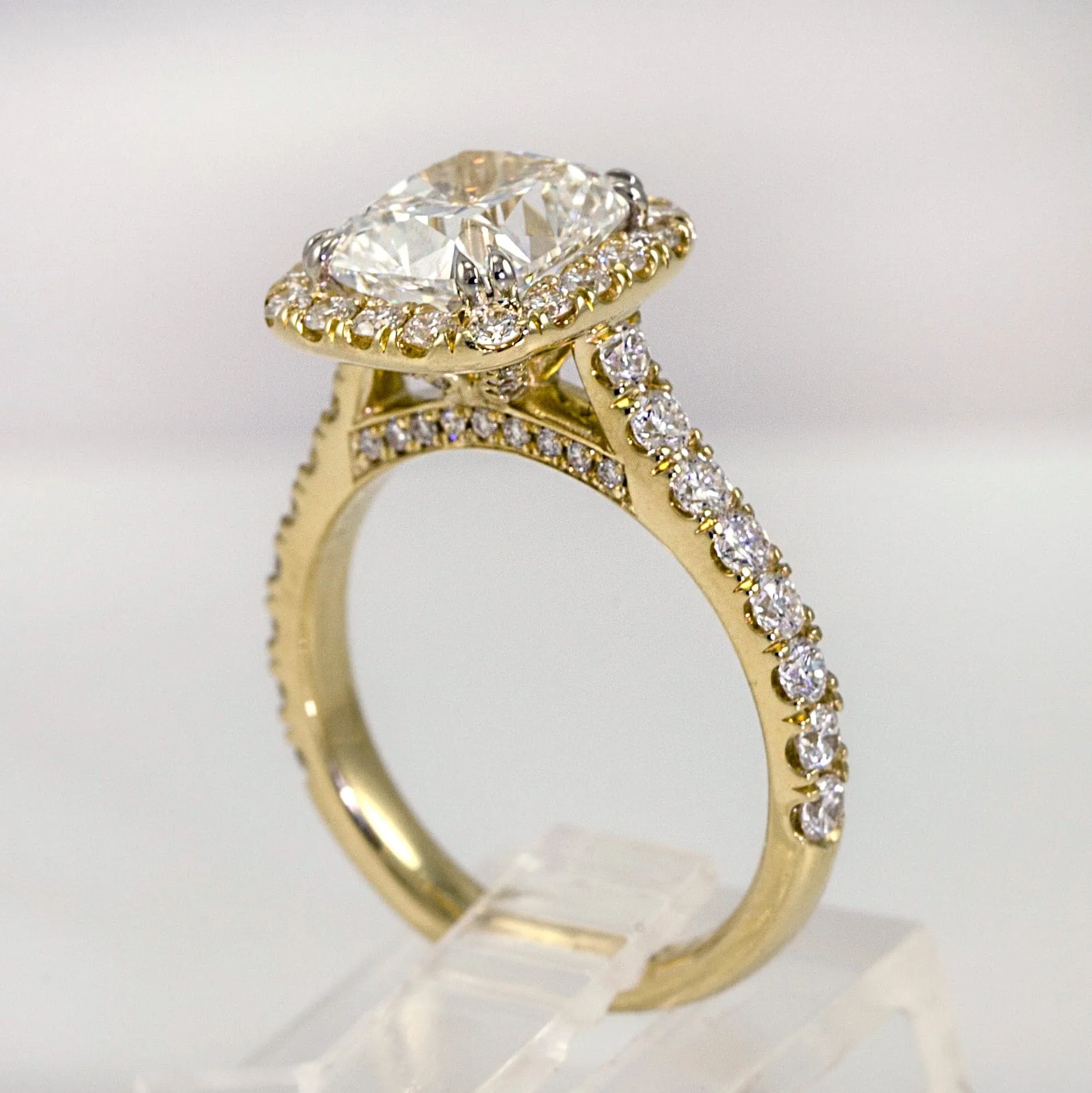 18K Yellow Gold Henne Fit Cushion Brilliant Cut Diamond Halo Engagement Ring